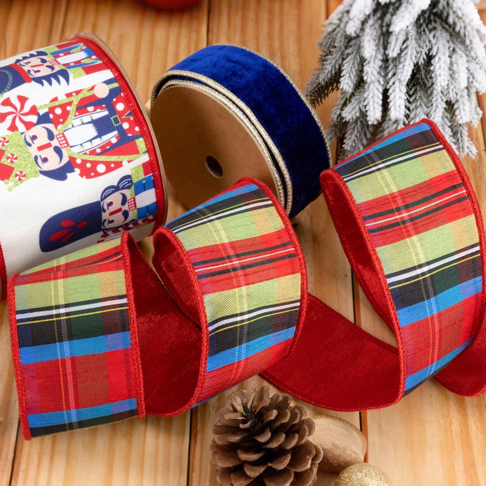Reversible-Woven-Ribbon LaRibbons and Crafts