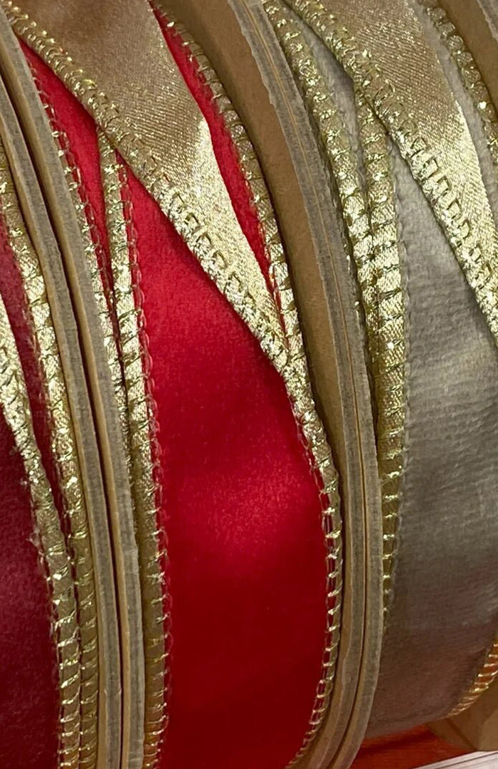 <h1><em></em><em>Reversible Velvet Ribbon</em></h1>