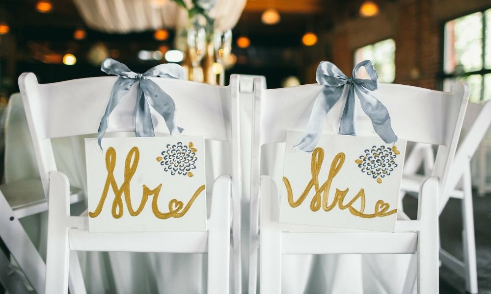 The Best Gift-Wrapping Decorations