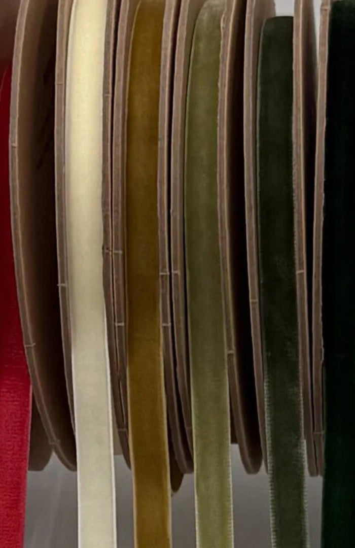 <h1><em>﻿</em><em>Non-Wired Velvet Ribbons</em></h1>